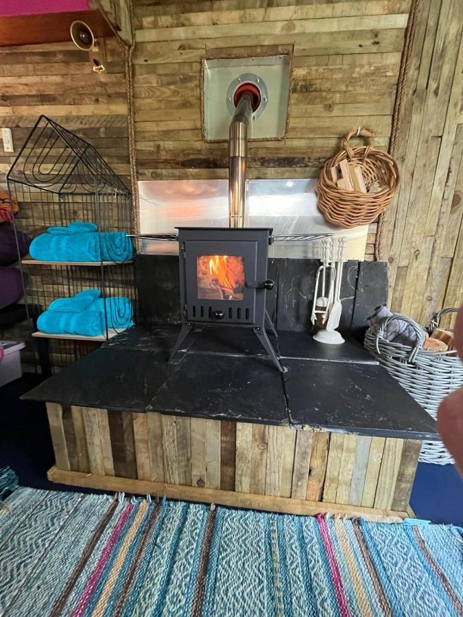 Budget Stay, In Lovely Private Setting With Rustic Charm, Log Burner, Fire Pit, Campers Kitchen & Eco Loo No Bedding Supplied Narberth Eksteriør bilde